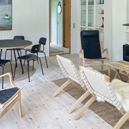 Cozy Holiday Home In Grenaa Near Beach Сasa de vacaciones Grenå